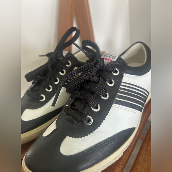 ECCO Women’s Hybrid Sneaker-Sport Shoe Size 37 (W 6.5-7) - Picture 4 of 11
